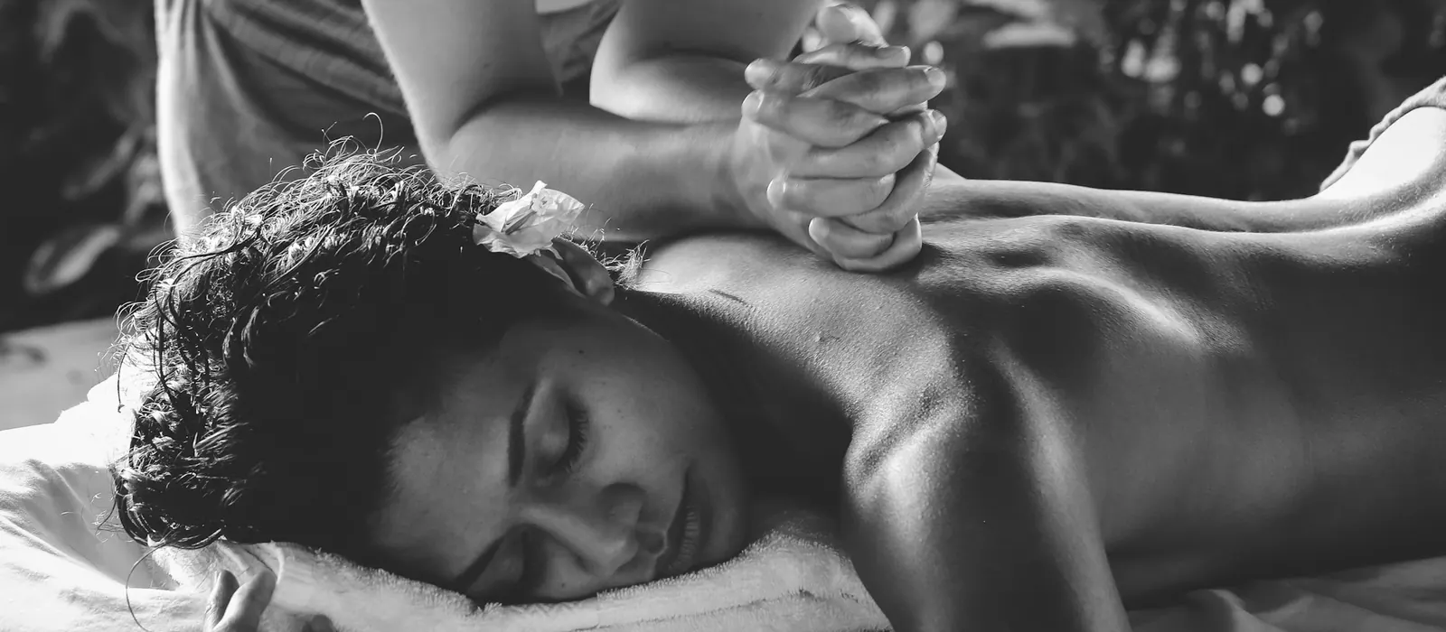 Pression ciblée sur les muscles du haut du dos